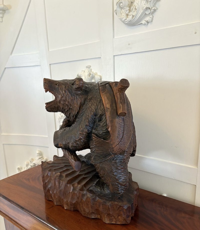 Large Antique Edwardian Quality Carved Linden Wood Japanese Bear Carrying a Fish - Image 3